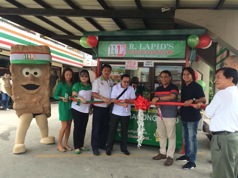 Rlapids Chicharon BBQ @ 7-11 Tagaytay 5 near NBI